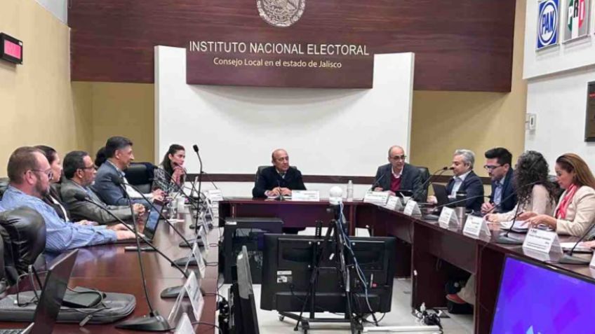 Consejero del INE ante distribución de acordeones: "Son una vergüenza para la democracia"