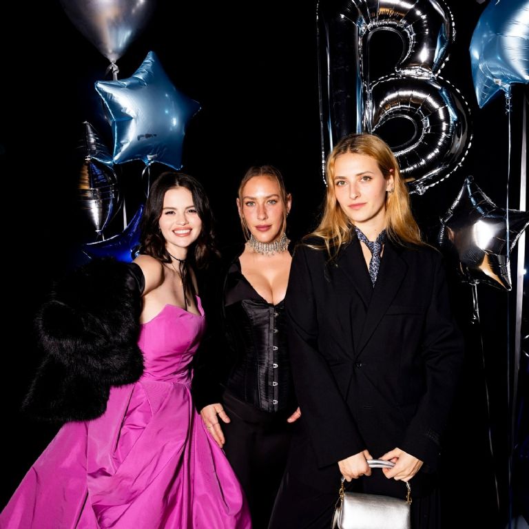 Selena Gómez y Theresa Marie Mingus 