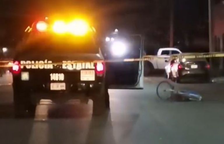 El cuerpo de la mujer quedó en medio de la calle junto a su bicicleta