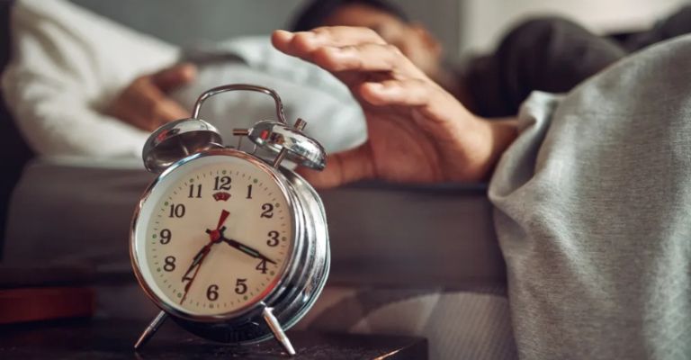 Posponer la alarma interrumpe el ciclo natural del sueño