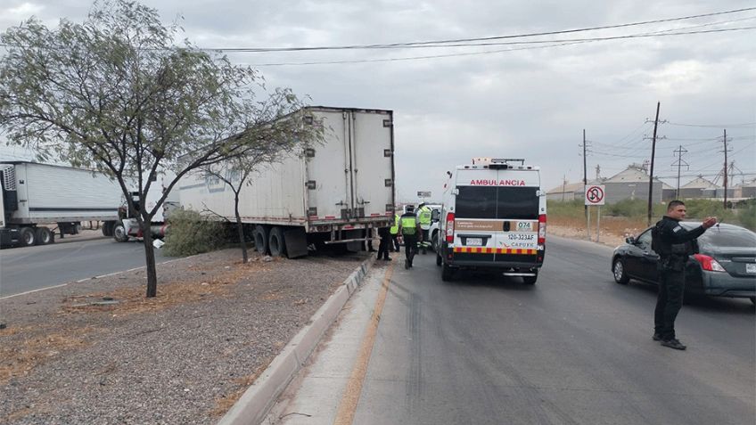 Tráiler impacta camioneta en la carretera Navojoa-Ciudad Obregón; no se reportan heridos