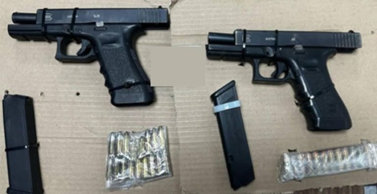 Se encontraron dos armas de fuego, calibres .40 mm y 9 mm