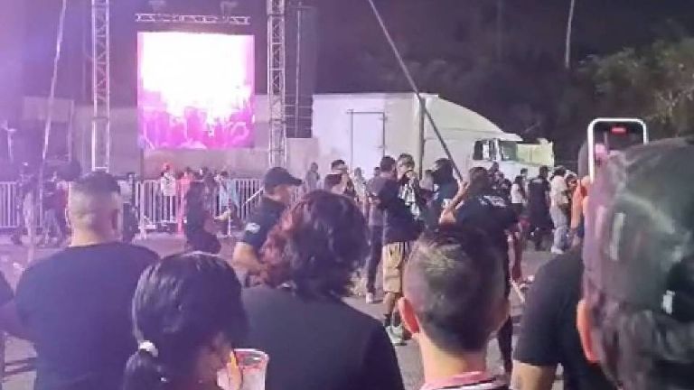 Policía de Manzanillo agrede con gas pimienta a asistentes del show de El Gran Silencio