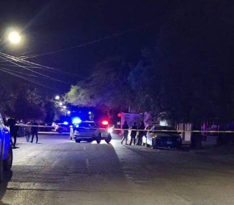 El vehículo implicado quedó en medio de la calle