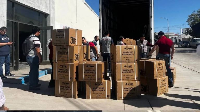 Por bloqueos carreteros en Sinaloa, se retrasa la entrega del material electoral para Sonora