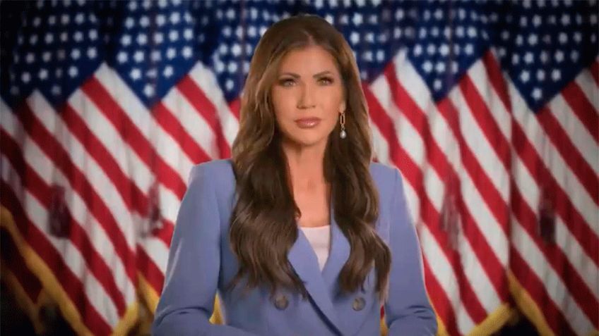 Kristi Noem aparece en anuncio de EU en México; pide a migrantes autodeportarse