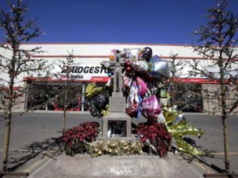 Tiempo después de la muerte de Édgar Guzmán, en el lugar de su asesinato se levantó un monumento