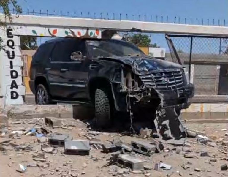 El vehículo sufrió daños de consideración tras el choque