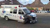 Foto ilustrativa de la nota titulada Ambulancia y sedán protagonizan accidente vial en carretera internacional de Guaymas