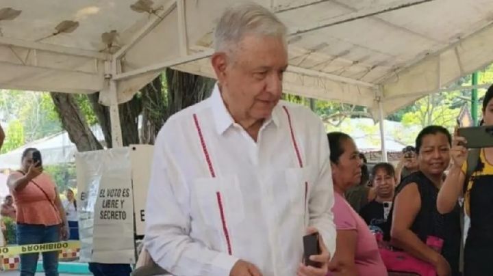 AMLO reaparece en Chiapas para votar en elección del Poder Judicial y trabaja en libro