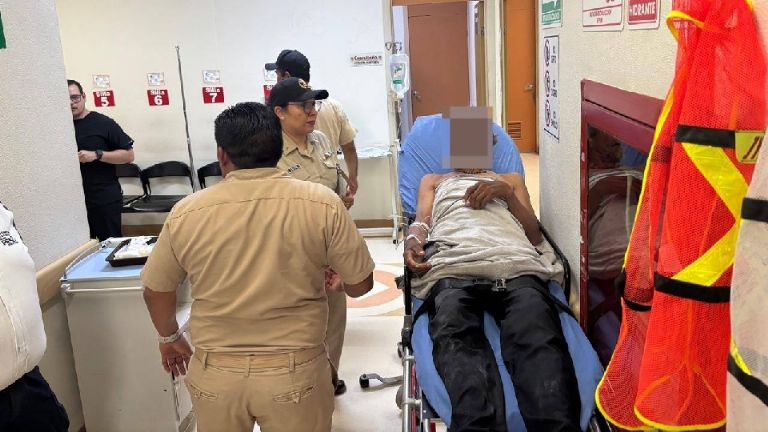 Semar Armada de México rescata a un hombre a la deriva en Bahía Yavaros, Sonora