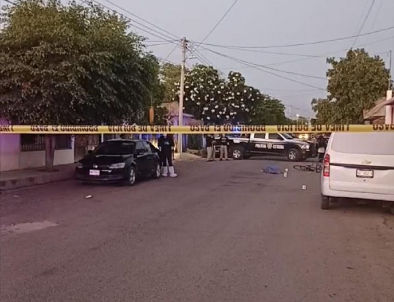 La víctima quedó tendida sin vida sobre la calle