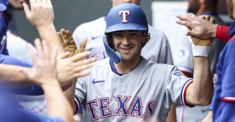 Los Rangers se dieron un festín de batazos