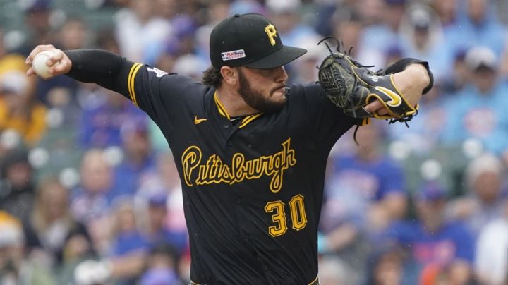 Con una defensa y un pitcheo estelar, Piratas vencen a Cachorros en entradas extras