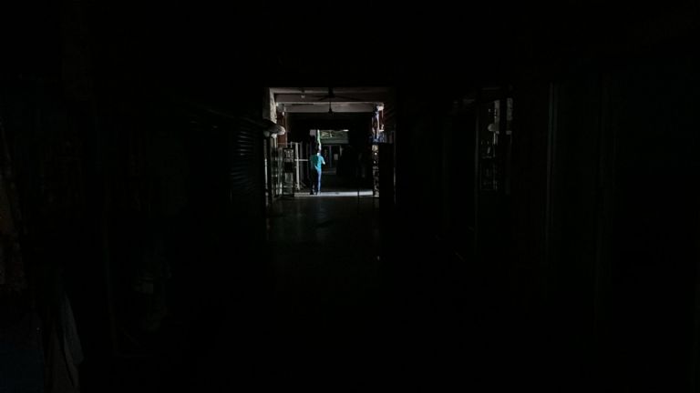 Todo quedó completamente oscuro 