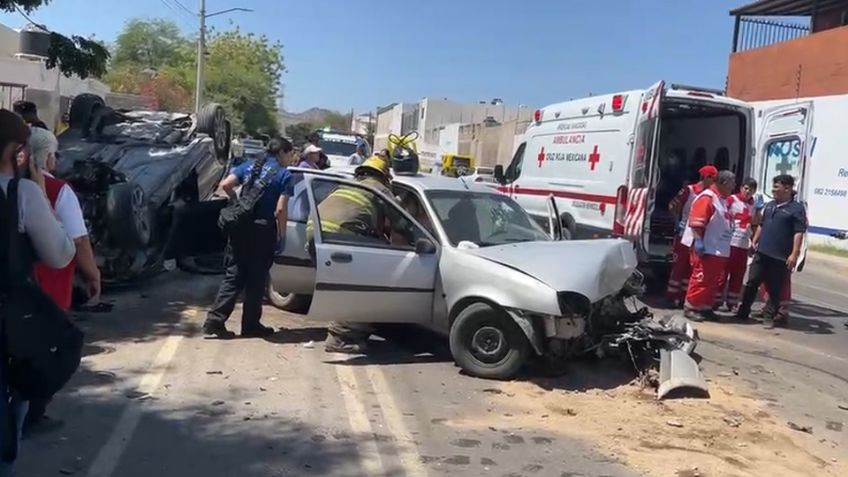 Al menos cinco personas lesionadas deja fuerte choque volcadura al norte de Hermosillo