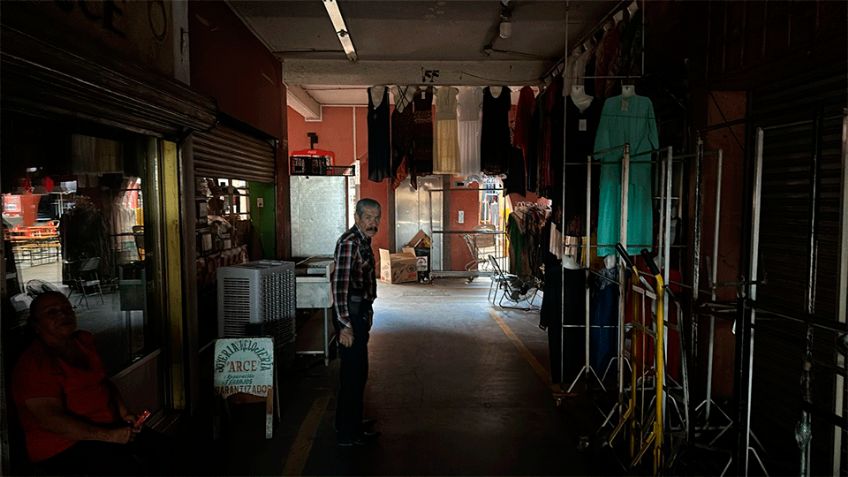 Sorprende apagón a comerciantes del centro; Mercajeme se queda en penumbras