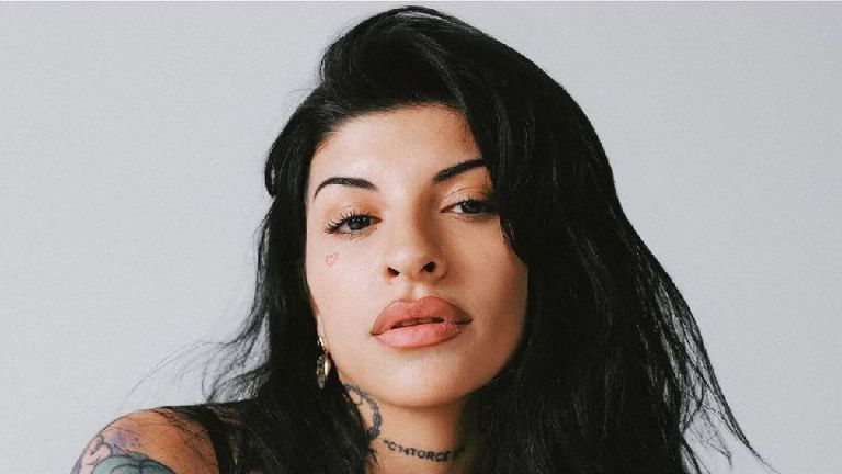 Cazzu lanza mensaje sobre la paternidad y despierta críticas hacia Christian Nodal