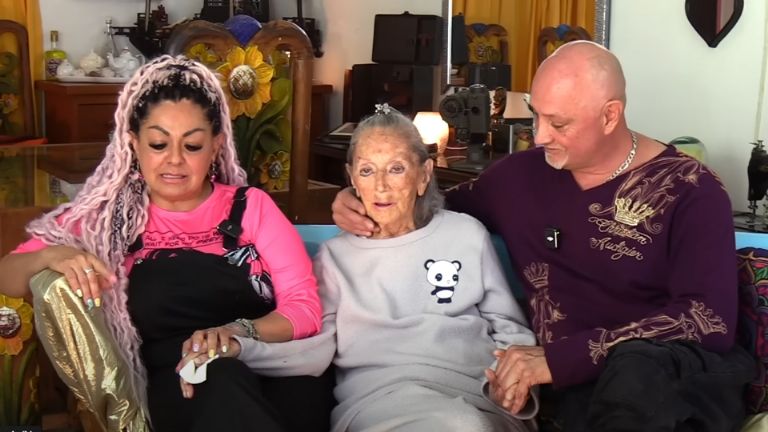 Exponen a Arturo Peniche por no cuidar de su madre