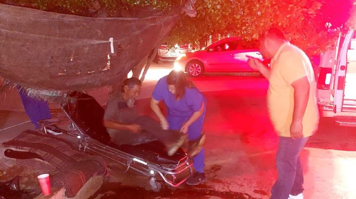 DIF rescata a un abuelito que vivía en sobre la banqueta en Navojoa