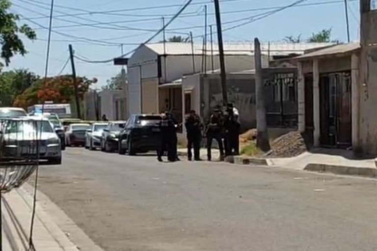 Elementos policíacos se reunieron en el lugar del atentando