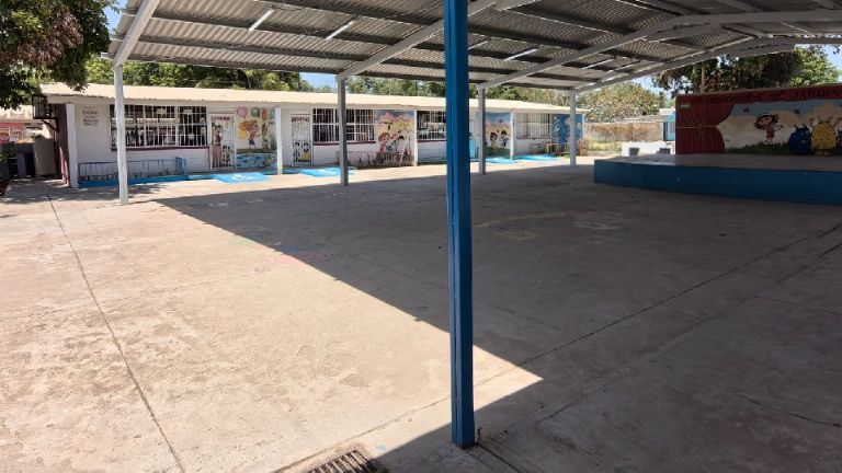 Drenaje colapsado tiene sin clases desde hace dos meses al kínder Hermanos Grimm