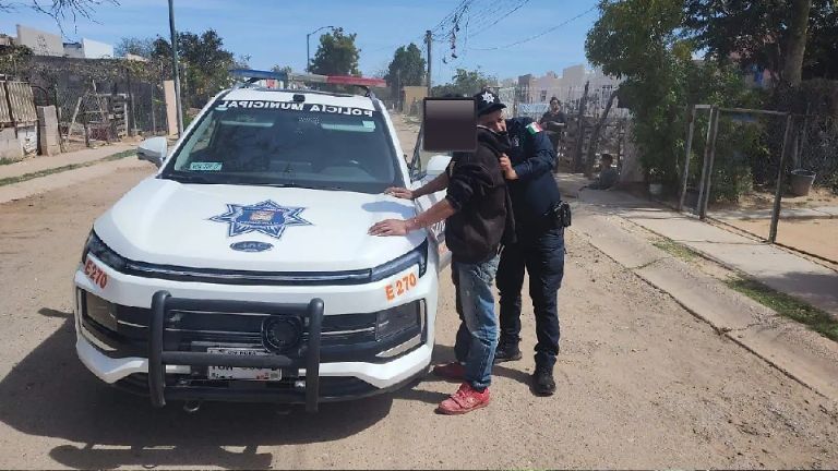 Hombre armado dispara contra vehículo tras accidente vial y es arrestado en Hermosillo