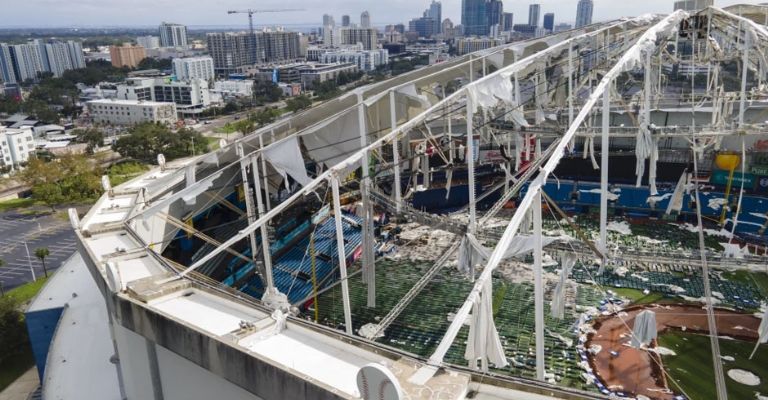 El Tropicana quedó muy dañado por 'Milton'