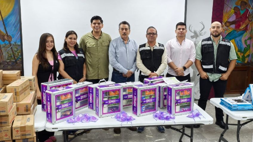 Entregan botiquines menstruales y materiales para bienestar integral en Cajeme