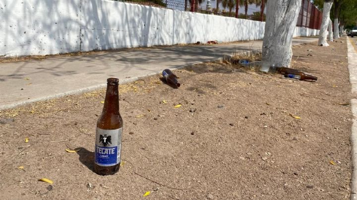 Jóvenes utilizan el Parque Infantil de Navojoa como cantina y pista de carreras