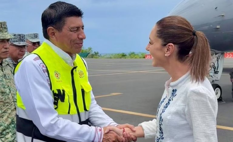 Claudia Sheinbaum y Salomón Jara realizaron un sobrevuelo por la zona afectada de Oaxaca
