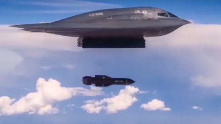 Fuerza aérea de Estados Unidos despliega varios aviones bombarderos B-2 sobre el Pacífico
