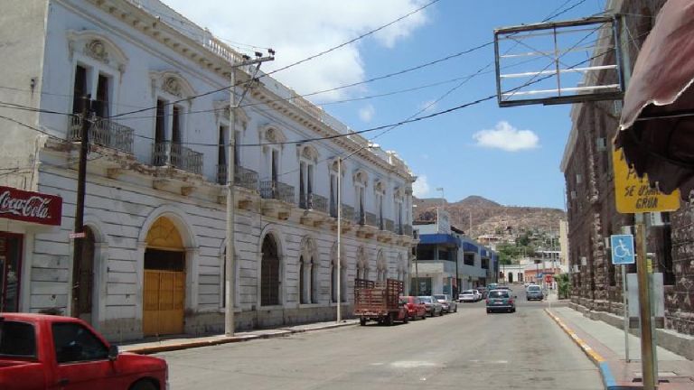 Don Ramón lucha diario para llevar el sustento a su casa a sus 75 años en Empalme