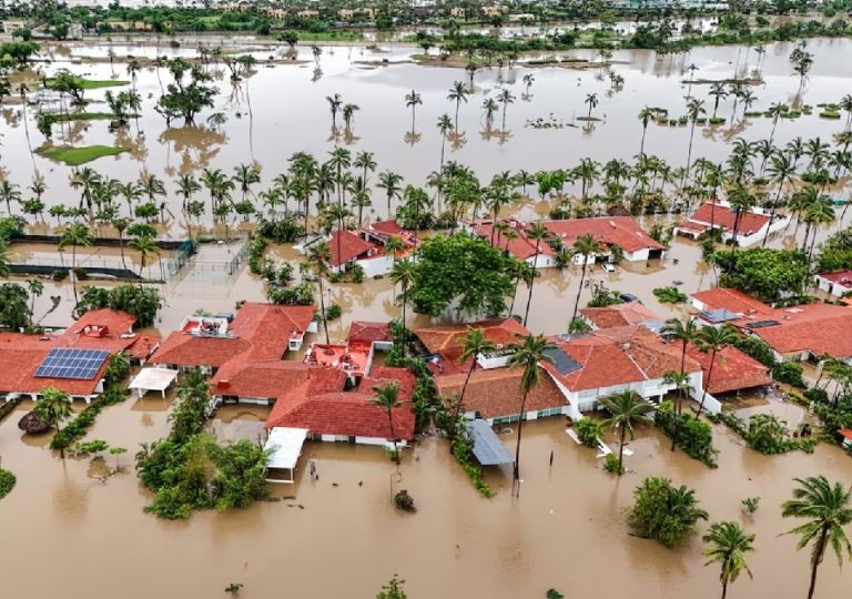 Puerto Vallarta tiene menos probabilidades de impactar huracanes por barreras naturales