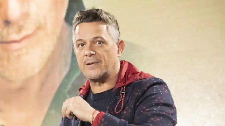 Alejandro Sanz es acusado de manipulación y rumores sobre su relación con Candela Márquez