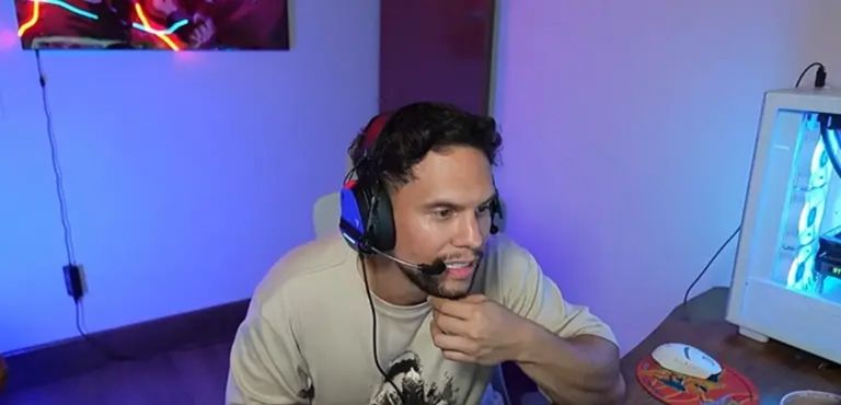 Alfredo Valenzuela fue asaltado durante una transmision en vivo en su casa