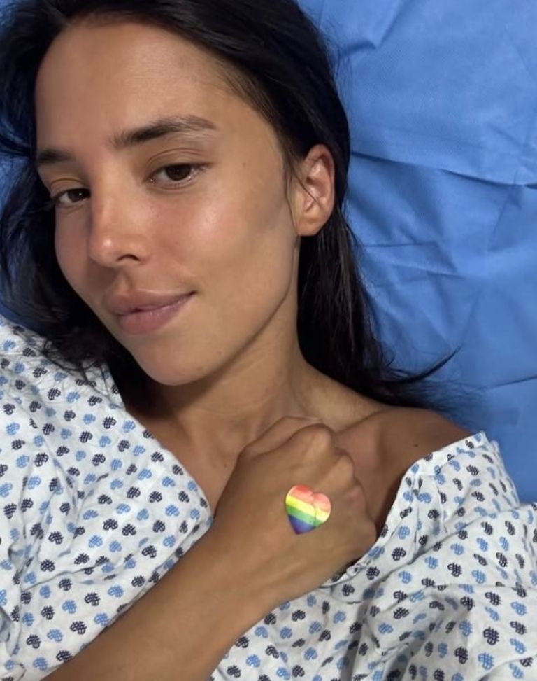 La cantante compartió una foto como apoyo a la comunidad 