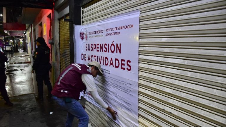 SecGob Suspenden 30 establecimientos por venta ilegal de alcohol en operativos en CDMX