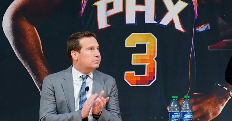 Ishbia ya tiene a su entrenador