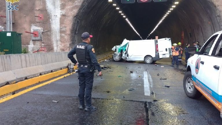 Fuerte accidente en punto de revisión deja tres policías heridos en CDMX