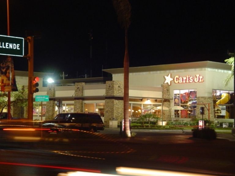 La trabajadora recibió un balazo dentro del local