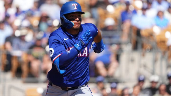 Alejandro Osuna conecta su primer jonrón en el ‘Big Show’ en la victoria de Rangers
