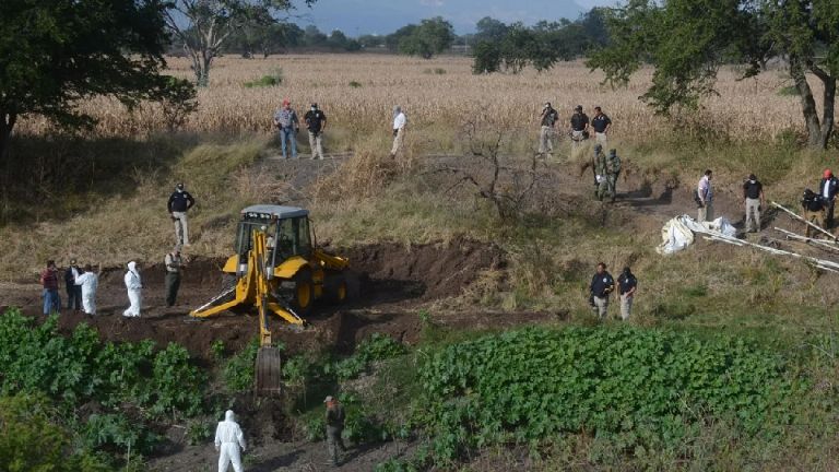 Fiscalía de Tlaxcala Hallan fosa clandestina con tres cadáveres en Nativitas