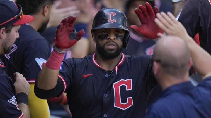 Con cuadrangular de Santana, Guardians remontan y vencen a los White Sox