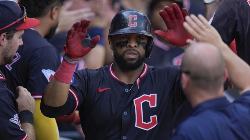 Con cuadrangular de Santana, Guardians remontan y vencen a los White Sox