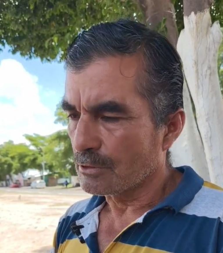 El señor José Mendívil explicó la situación con sus nietos