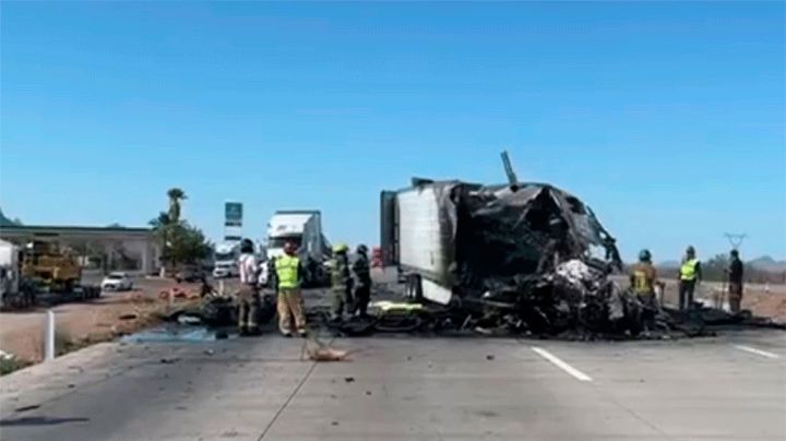 Un muerto y cuantiosos daños tras choque de tractocamiones en Guaymas-Hermosillo