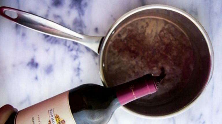 Chocolate caliente con vino tinto