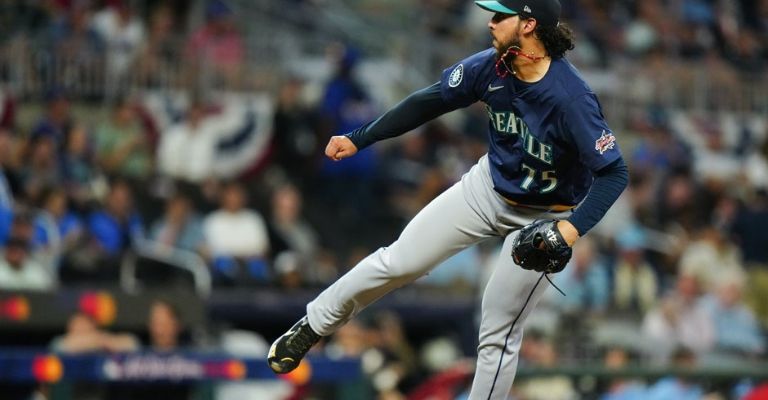 Muñoz lanza lumbre desde la lomita