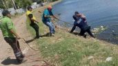 Foto ilustrativa de la nota titulada Policías rescata a mujer que cayó a canal en Ciudad Obregón tras sufrir percance